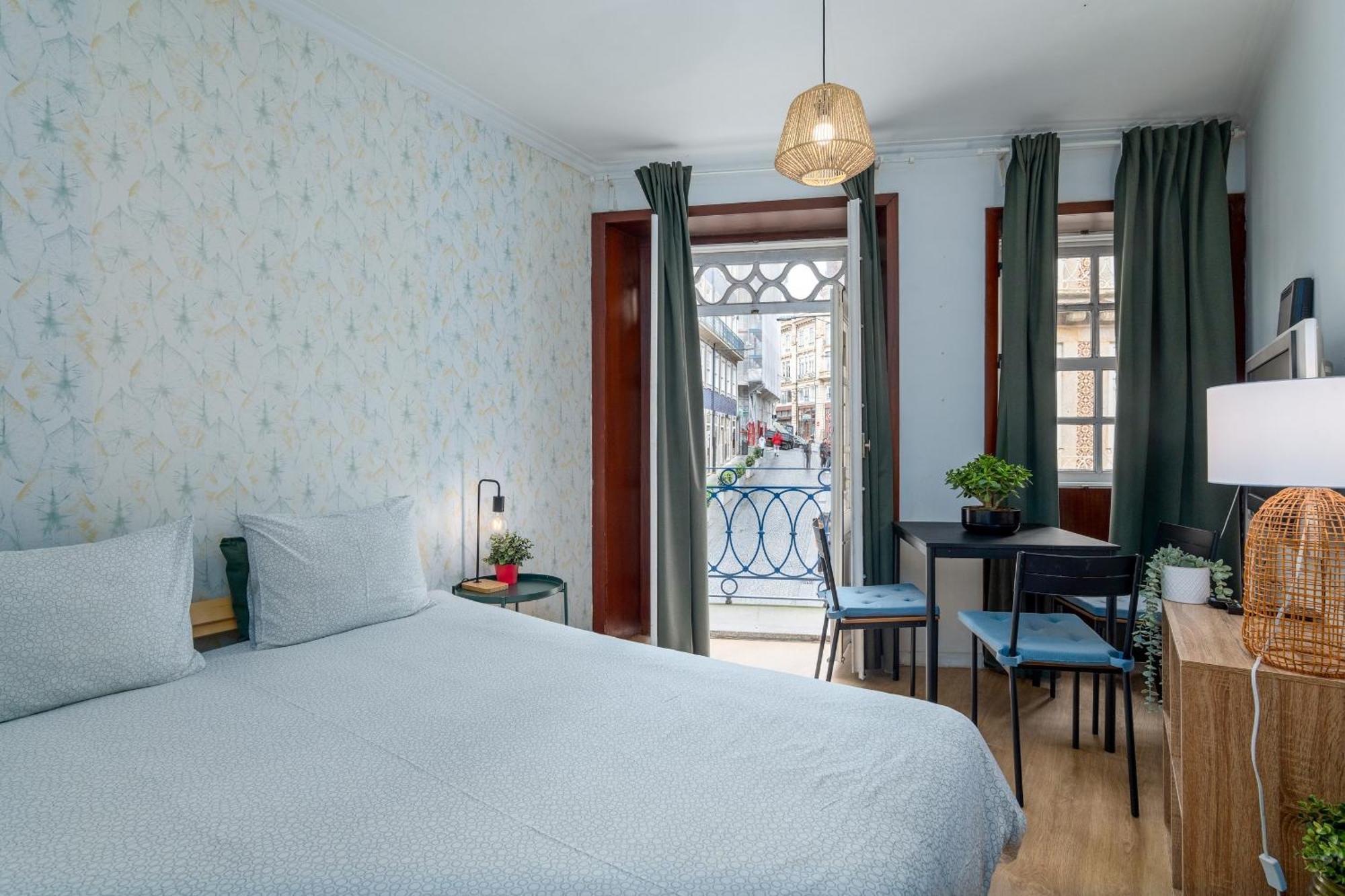 Renovated Feb25 Clerigos Cozy Balcony With Self Check In Appartement Porto Buitenkant foto