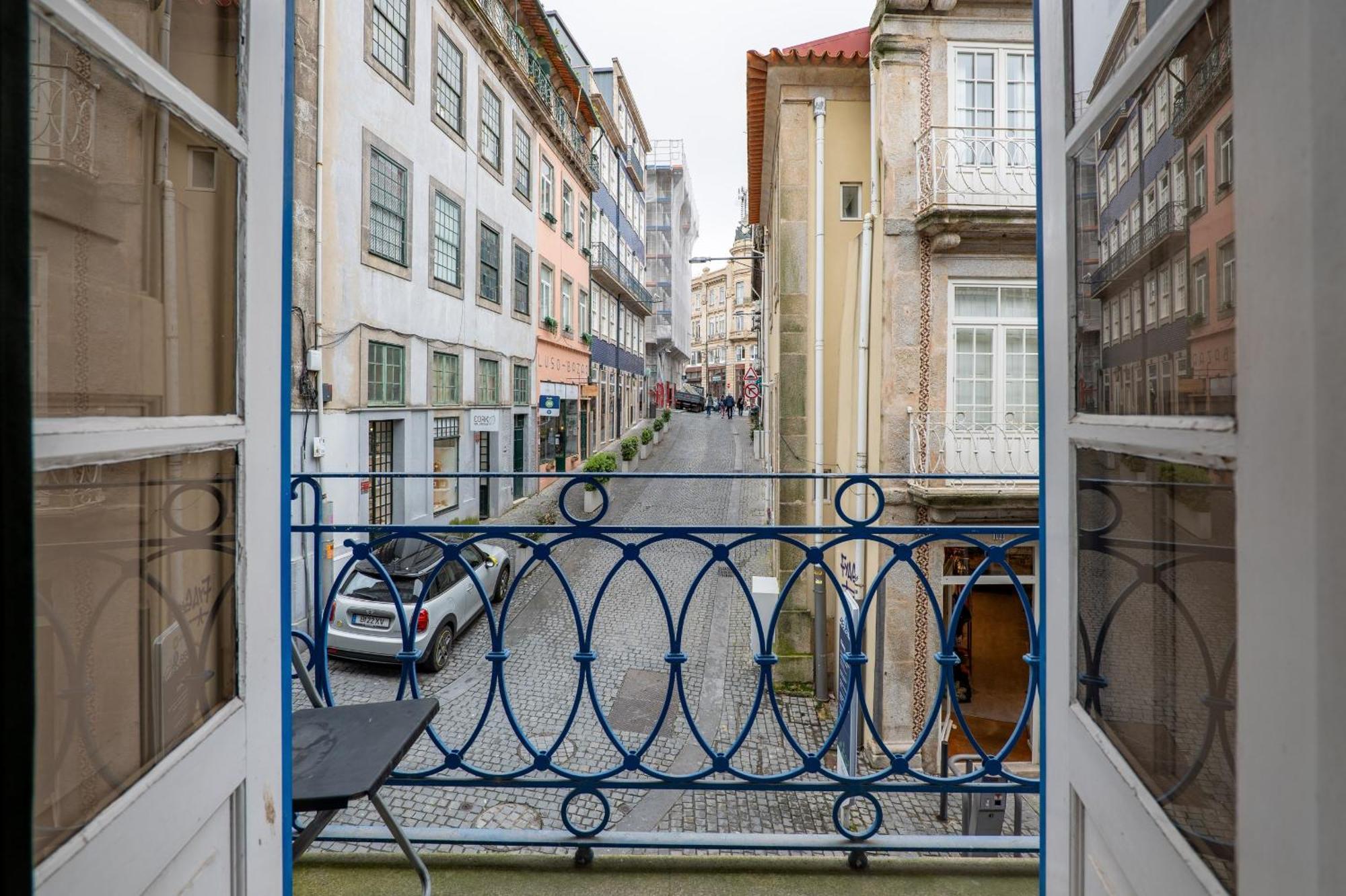 Renovated Feb25 Clerigos Cozy Balcony With Self Check In Appartement Porto Buitenkant foto