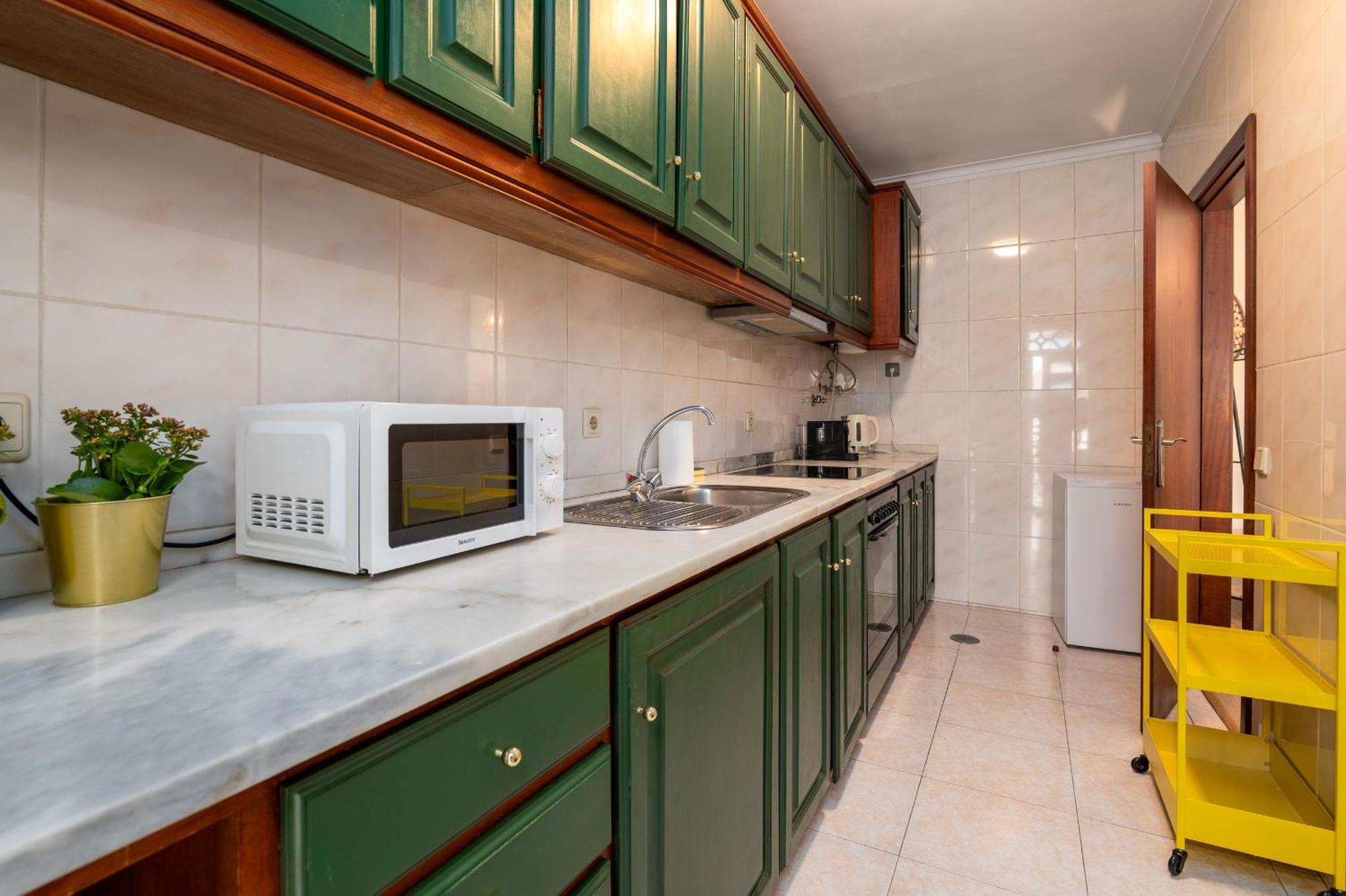 Renovated Feb25 Clerigos Cozy Balcony With Self Check In Appartement Porto Buitenkant foto