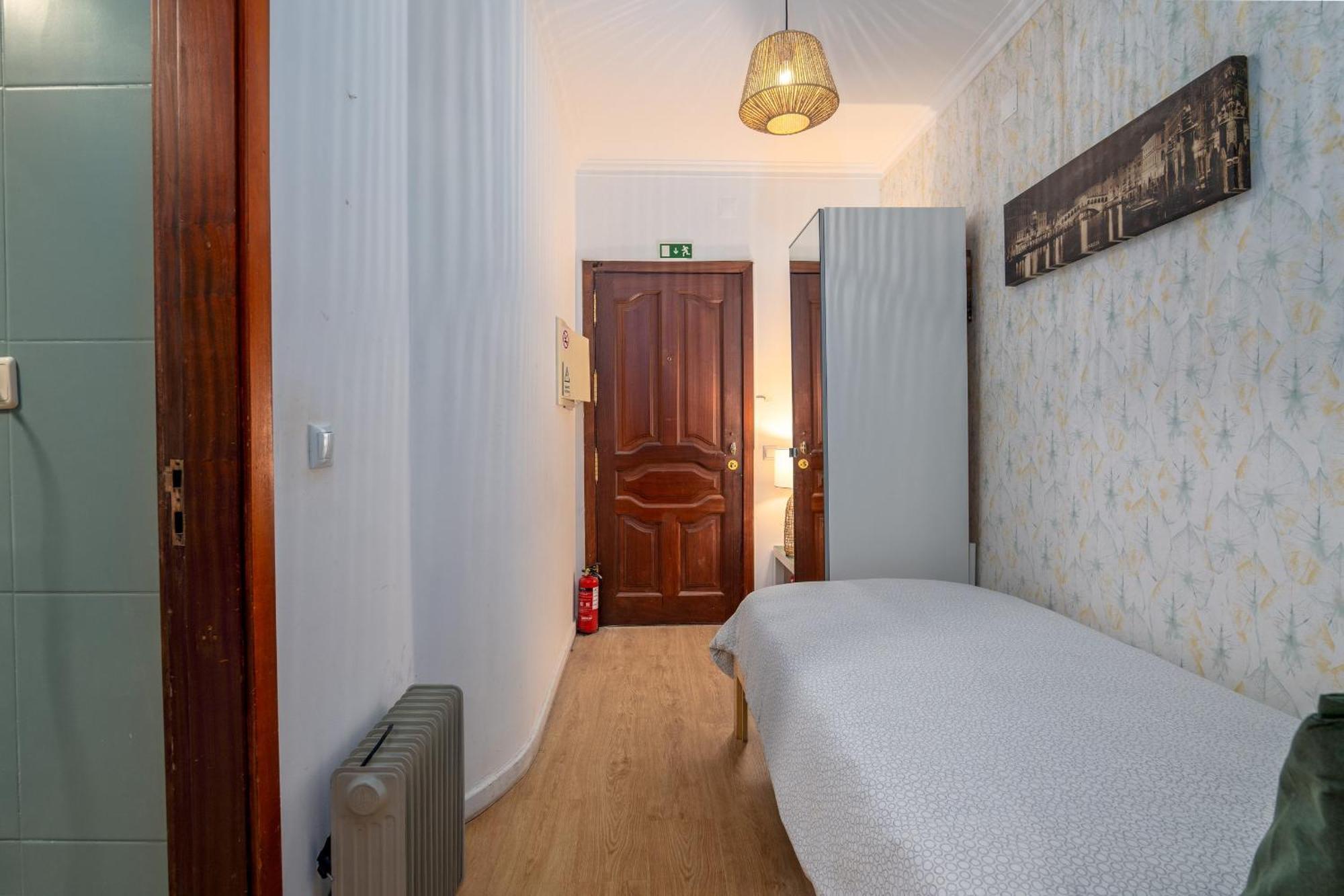 Renovated Feb25 Clerigos Cozy Balcony With Self Check In Appartement Porto Buitenkant foto