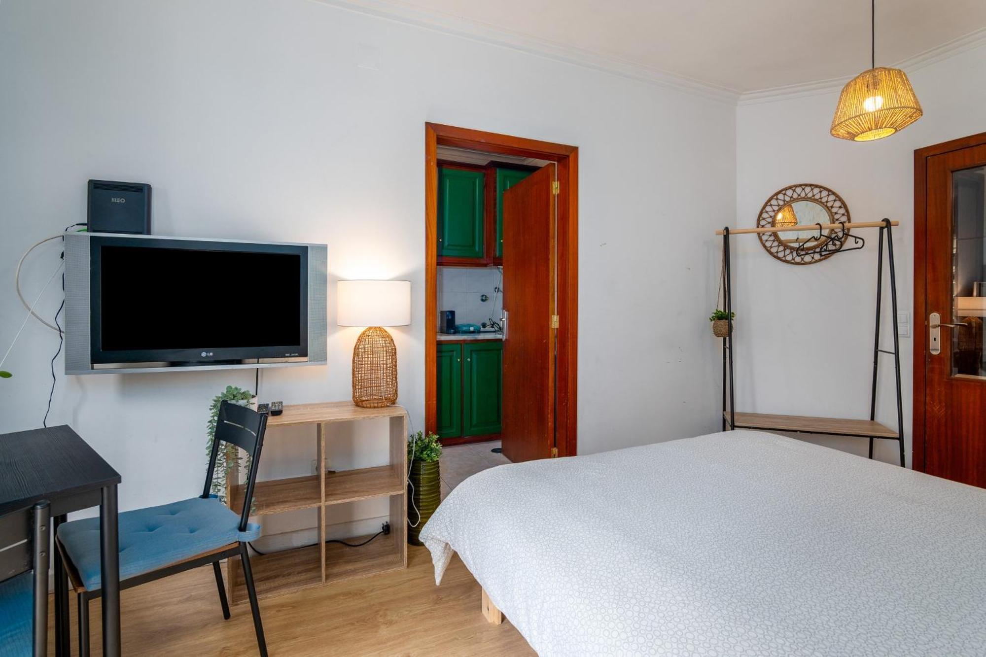 Renovated Feb25 Clerigos Cozy Balcony With Self Check In Appartement Porto Buitenkant foto